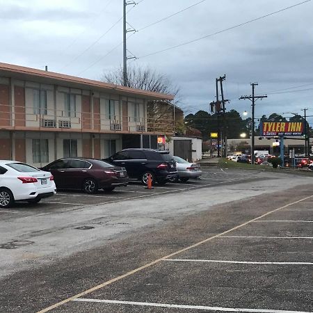 Tyler Inn & Suites ภายนอก รูปภาพ