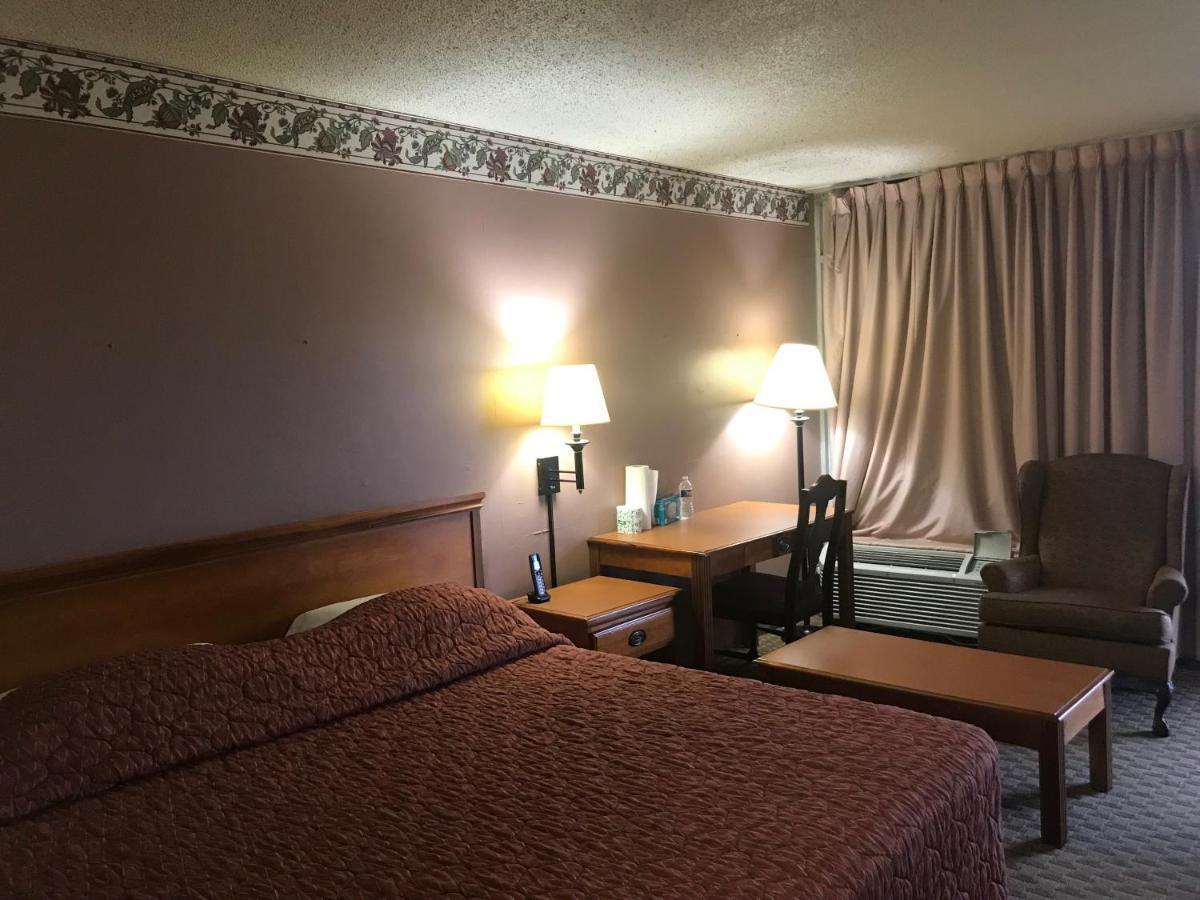 Tyler Inn & Suites ภายนอก รูปภาพ
