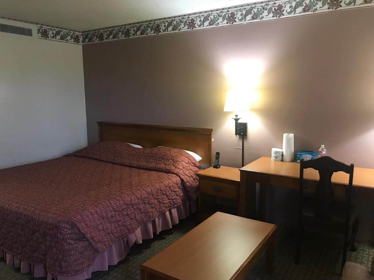 Tyler Inn & Suites ภายนอก รูปภาพ