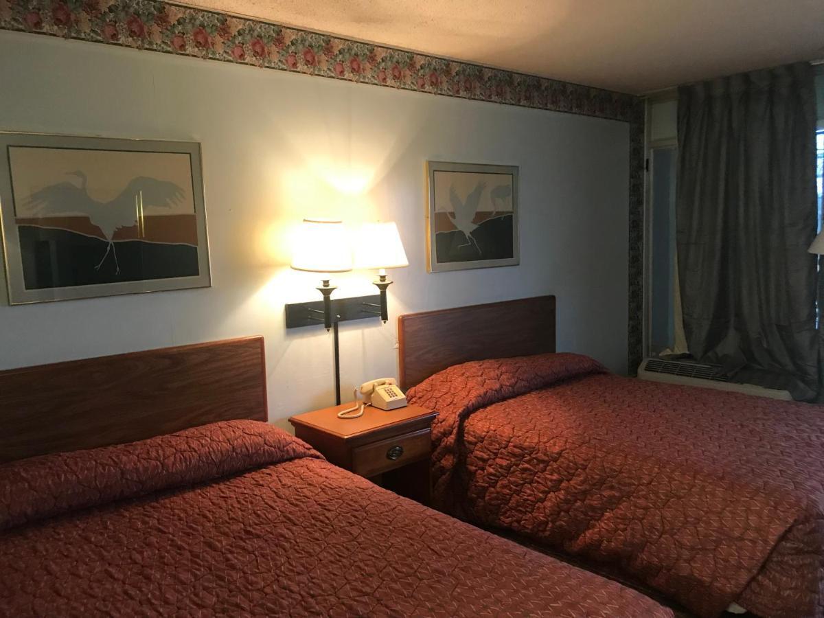 Tyler Inn & Suites ภายนอก รูปภาพ